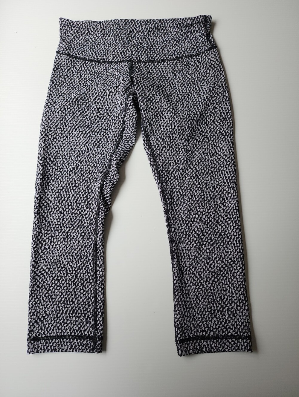 Lululemon Wunder Under Crop Leggings - Scatter Star Arctic Grey Black - Size 6